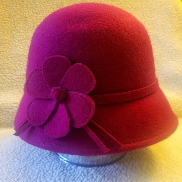 NWOT Cloche-style Bowler Fuchsia Hat 100% Wool Felt w/Flower Accent - OS (women) - Picture 1 of 9